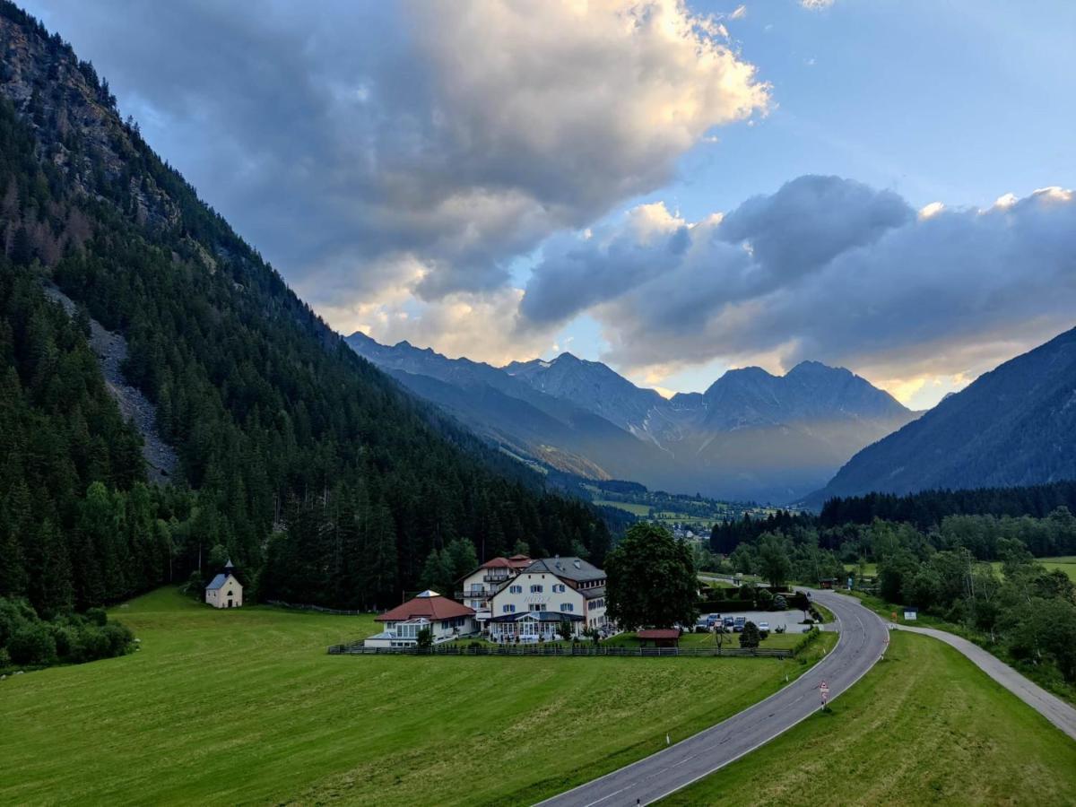 Hotel Bad Salomonsbrunn アンテルセルヴァ・ディ・メッツォ エクステリア 写真