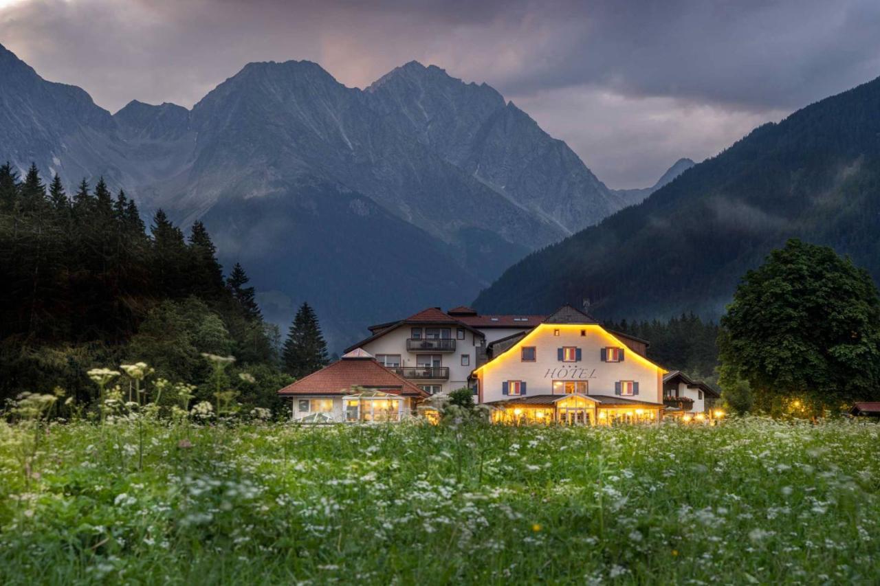 Hotel Bad Salomonsbrunn アンテルセルヴァ・ディ・メッツォ エクステリア 写真